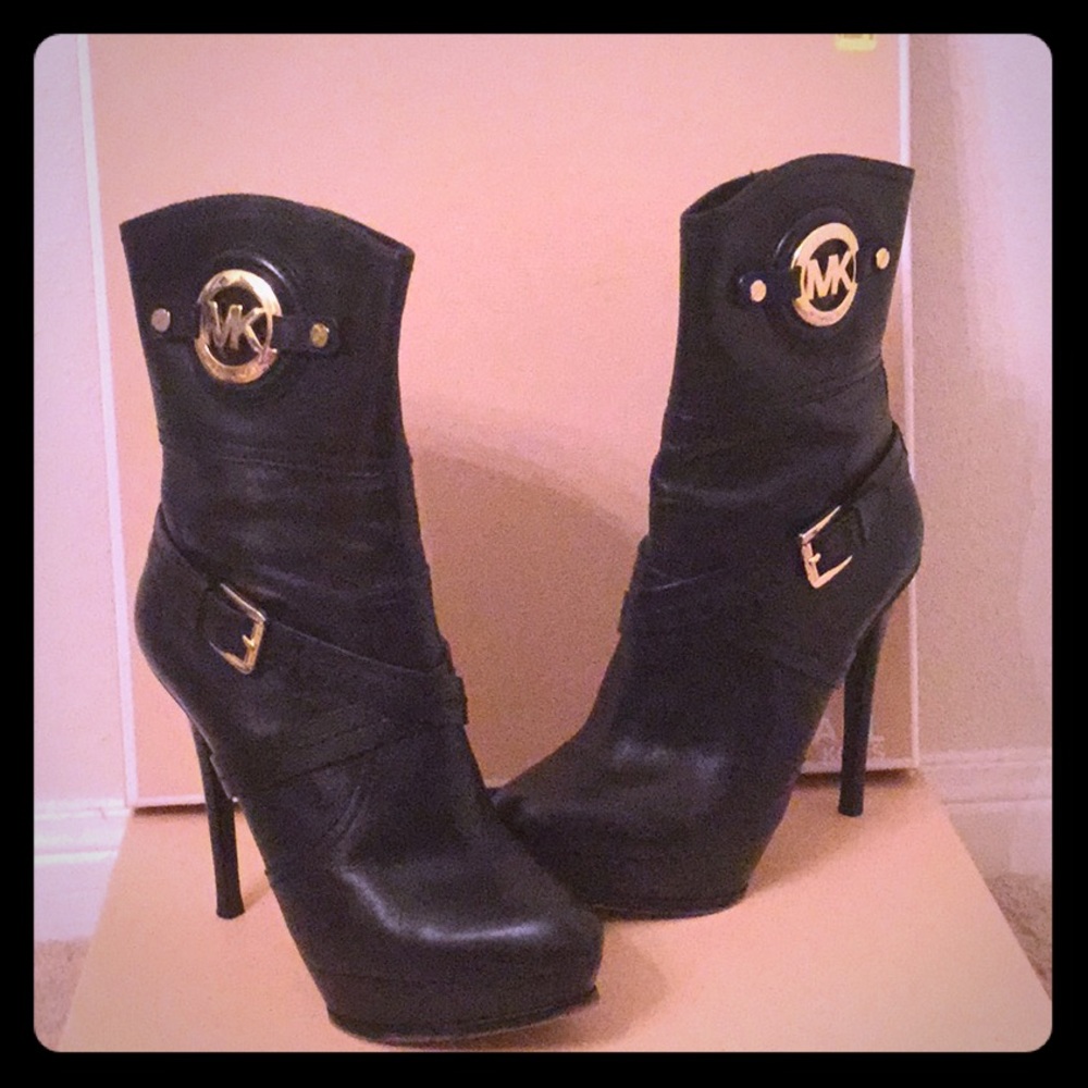 EUC Michael Kors Blk Leather Boot Heels